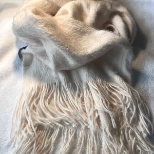 3/$12⭐️ EUC Cejon Fringe Scarf